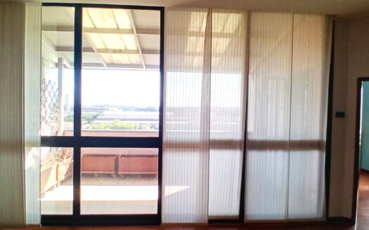 3 AMPI VANI CON BALCONE TERRAZZATO