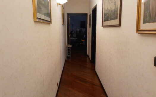 ATTICO Via Nicolai difronte al nuovo CNR in buon contesto abitativo a pochi passi dal quartiere murattianoproponiamo ampio ATTICO mq 140 circa in stabile con ascensore con facciata appena ristrutturata.L’appartamento è composto da DOPPIO INGRESSOampio salone e cucina abitabile con balcone interno e ampio terrazzo mq 34 circa esterno con vista panoramica. doppi servizi, 2 camere da letto comode e studio,Luminoso, Termoautonomo, triplo affaccio, Climatizzato.Prezzo euro 270.000Per infoMC STUDIO IMMOBILIAR.